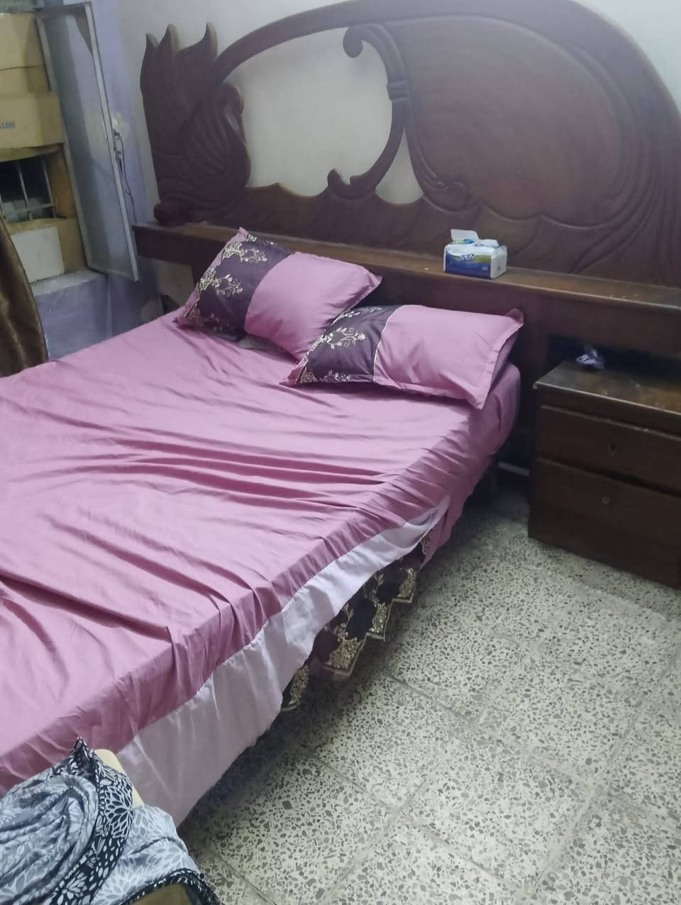 السلام عليكم اخوان غرفة للبيت سعرها 300 وبيها مجال حك الجية مكاني بغداد بوب الشام قرب جامع الراشدي ***********
