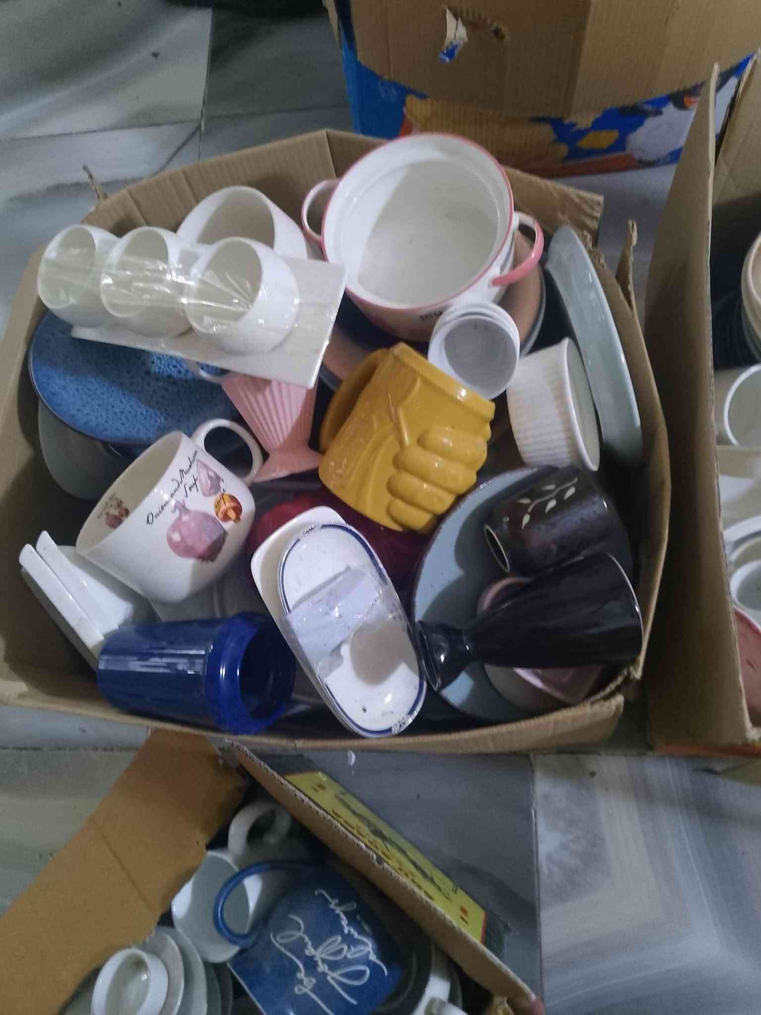 بنات منو تأخذ تعرفوه شلعة مواعين أوربية ملون وسياحي ماخذته ب٦٠٠ واريده ب١٥٠ مكاني ديوانية عدد فرفوري ٣٨٠ قطعة أكثرية خشن
