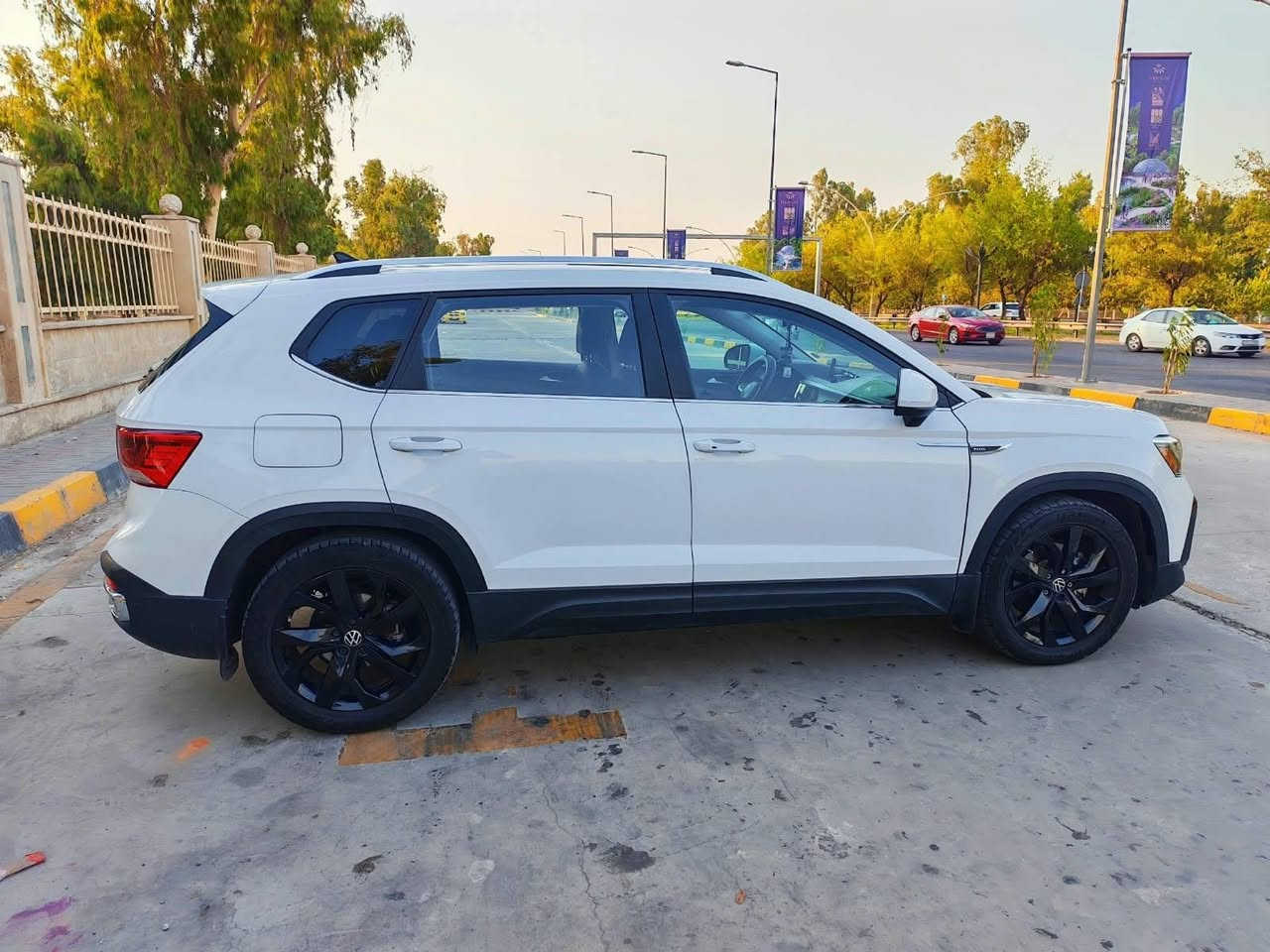 🚘 للبيع المستعجل | فولكسواكن تاوس Volkswagen Taos 2023

🔹 الموديل: Volkswagen Taos 2023
🔹 الفئة: SE
🔹 اللون: أبيض
🔹 المحرك: 1.5 TSI تيربو – 4 سلندر
🔹 ناقل الحركة: أوتوماتيك
🔹 الدفع: AWD – دفع رباعي
🔹 الممشى: 55,000 كم
🔹 الحالة: شرط كير ومحرك
🔹 الوارد: أمريكي
🔹 الضرر: ضرر بسيط، تم استبدال قطعة واحدة فقط، وهي الجاملغ الأمامي جهة النفر، ولا علاقة للضرر بالمحرك أو ناقل الحركة.
🔹 الداخلية: بدون أضرار داخلية
❇️ أبرز المواصفات
• تشغيل بصمة/زر تشغيل
• دخول ذكي بدون مفتاح
• شاشة معلومات وترفيه
• Apple CarPlay وAndroid Auto
• كاميرا خلفية
• حساسات خلفية
• مثبت سرعة
• تحكم بالمقود
• تحكم أوتوماتيكي بالمناخ
• مقاعد أمامية مدفأة
• مقود متعدد الوظائف
• إضاءة LED
• جنوط ألمنيوم
• أنظمة أمان وثبات إلكترونية
• مراقبة ضغط الإطارات
• وسائد هوائية وأنظمة مساعدة للسائق
كشنات تدفئة
للاستفسار 
 ***********
