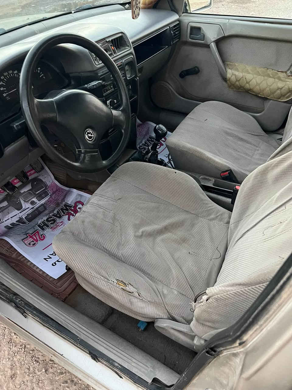 #مكلف بالنشر
السلام عليكم للبيع فقط بسعر مناسب 
اوبل فكترا 1990 رقم بغداد مشروع وطني بأسمنا السيارة كير محرك خير من الله حجم 20 مصبوغة عام خياس فقط بالدوسات تخم تاير جديد السعر 27 وبيها مجال بسيط للاستفسار ***********
