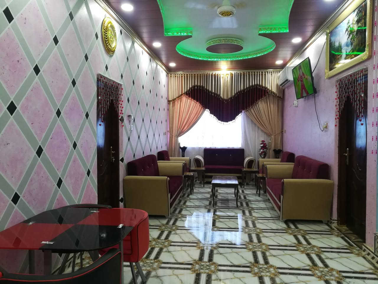 #بيت للبيع بسعر مناسب 
الموقع .... خلف حي المهندسين..... زراعي 
مساحة 500 متر ... غرفتين .... استقبال ... مطبخ ... صحيات خارجية ***********
