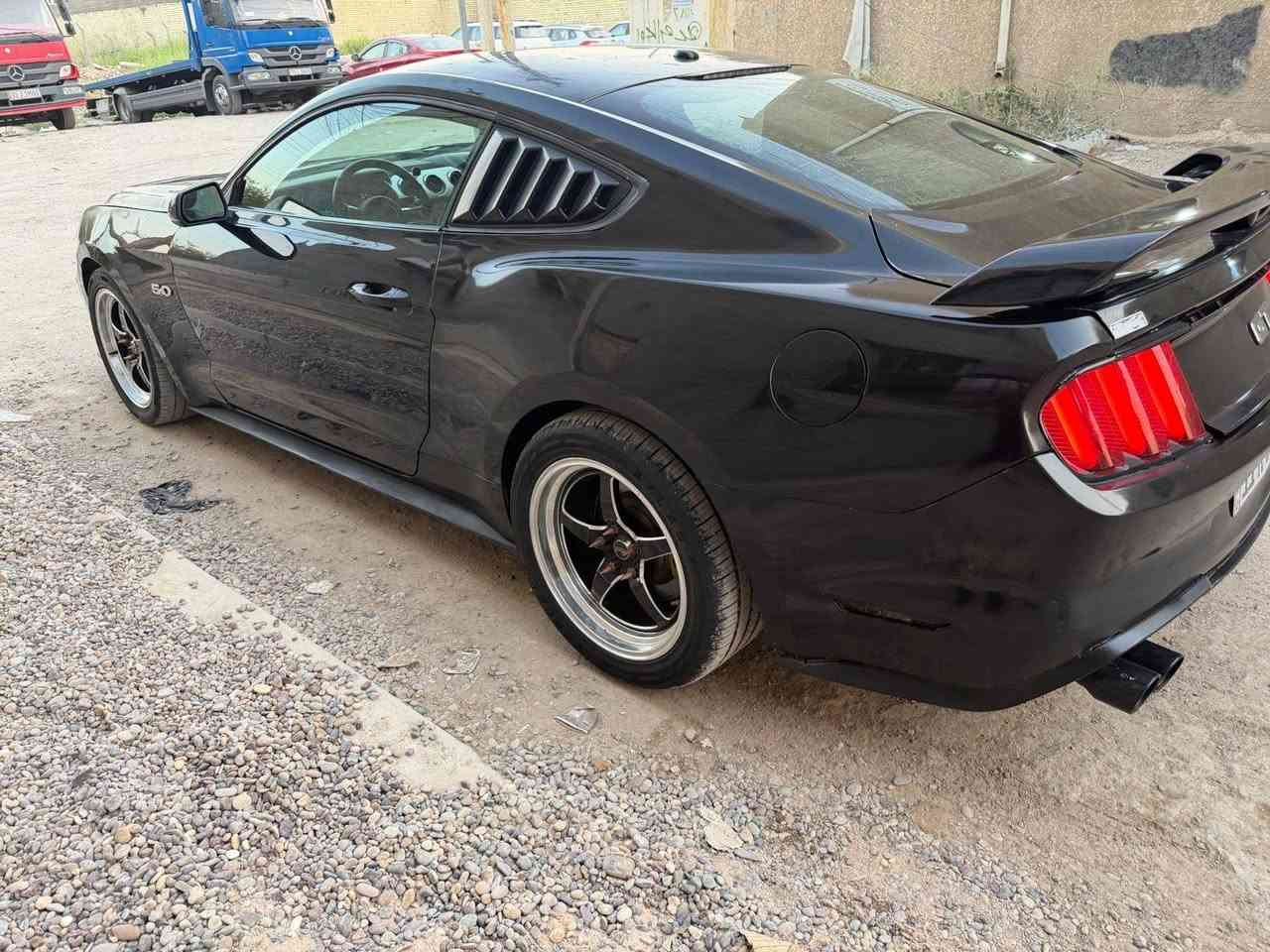 سلام عليكم بيع او مراوس  موستانك 2015
 ايكوبوست بريميوم 
فول مواصفات 
كشنات كهرباء
دخول ذكي
نقطة عمياء 
كشنات تدفئة و تبريد 
تشغيل عن بعد
داخل 7 الوان 
كشنات جلد 
شاشة كبيرة 
بصمة 
تحكمات ستيرن 4 جهات 
رقم بغداد انكليزي
هزة و سنوية جدد 
وارد امريكي حادث امريكا ربع جاملغ خلفي و دعامية اماميه
وبالعراق صايرة بيها كم قطعه صبغ اقل من الحزام . جاهزة كير و مكينة و صدر و تبريد . 
عليها بدي كت جي تي 
ويل ويلد تو سايز 
شوته afe
عطاس تيربو 
سعرها 106
 و بيها مجال بسيط 
و ترهم مراوس حسب القناعة 
مكانها بغداد حي الجهاد
***********
*********** بغداد, العراق
