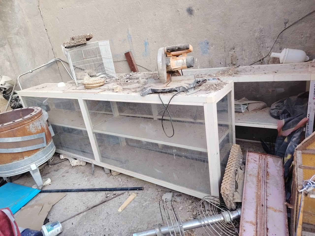 عندك محل عندك اسواق 
ذني👇 يفيدنك

2 ميوزه المنيوم درجة اولى سراي تركي مال محلات طول الواحد 3 متر 

2 عارضات سل ستيل الاصلي ثقيل جدا بيهن تايرات شغل مضبوط 
 
الميوزه الواحد 125 الف
والعارضات الوحدة 60 الف

***********
