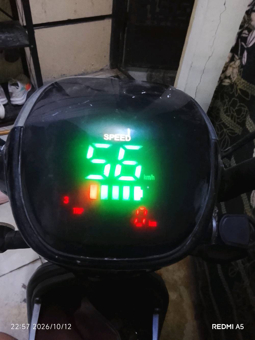 ٤ بطاريات • شاشة ديجيتال • ٢٥-٣٠ كم