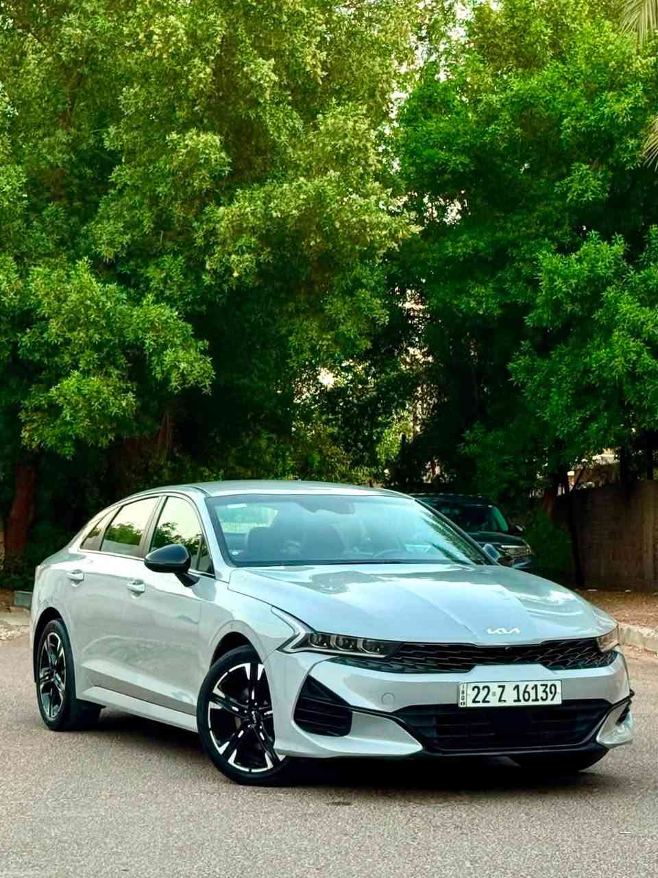 السلام عليكم 
كيا K5 GT-Line موديل 2023
وارد امريكي رقمه اربيل الجديد #باسمنه 
تحويل مباشر 
حادثه جاملغ امامي وشويه من البنيد 
حادثه جانبي مو امامي 
#شواصي_مكفوله 
ماشيه 53 الف مايل 
المحرك: 4 سلندر بسعة 1.6 لتر توربو
كير : أوتوماتيكي 8 سرعات 
4 ويل AWD
لايتات اماميه خلفيه LED ولد نهاري امامي 
مري جانبيه شفط
كشنات كهرباء جلد  احمر SynTex مختمه شعار  GT-Line
فول تحكم استيرن 
استيرن رياضي D-Cut
تبريد قطعتين
تشغيل عن بعد
دخول ذكي
شاشه كار بلي 10 انش 
شحن لا سلكي 
نضام صوت Bose
نضام تحذير تصادم 
نضام تحذير نقطه عمياء
حساس امامي وخلفي 
كامرا خلفيه 
نضام تثبيت سرعه
رادار 360 درجه 
ويل رياضي 18 
السياره جاهزه ومكفوله 
كير ومحرك وحداديه وتبريد وكهربائيات 
جاهزه واي نواقص مابيه 
استخدام شخصي 
السعر 175 وبيه مجال 
عنواني بغداد 
متواجد واتساب 
***********

