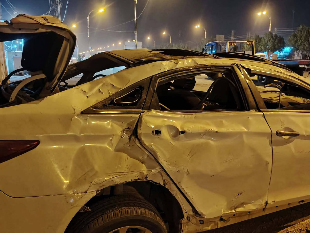 السلام عليكم 
عندي سوناته وارد خليجي 
موديل, 2011
فول 
رقم بغداد دولي
هذا حادثه كما موضح بوصوره
سعر 44وبيها مجال 
عنوان بابل 
رقم***********
