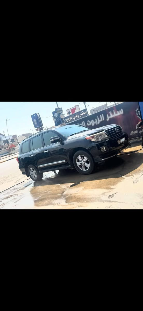 السلام عليكم لاندكروزر موديل بريم فول مواصفات موديل ١٢بدون حادث سياره نضيفه جدآ بس بيه قطع ٣ صبغ لغرض شخوط كفاله مكينه كير حداديه جيد بصمه سعره ٢٦٠ شراي يجي ويدلل مكان بغداد بلديات ***********

نص مكتوب في الصور:
- ***********