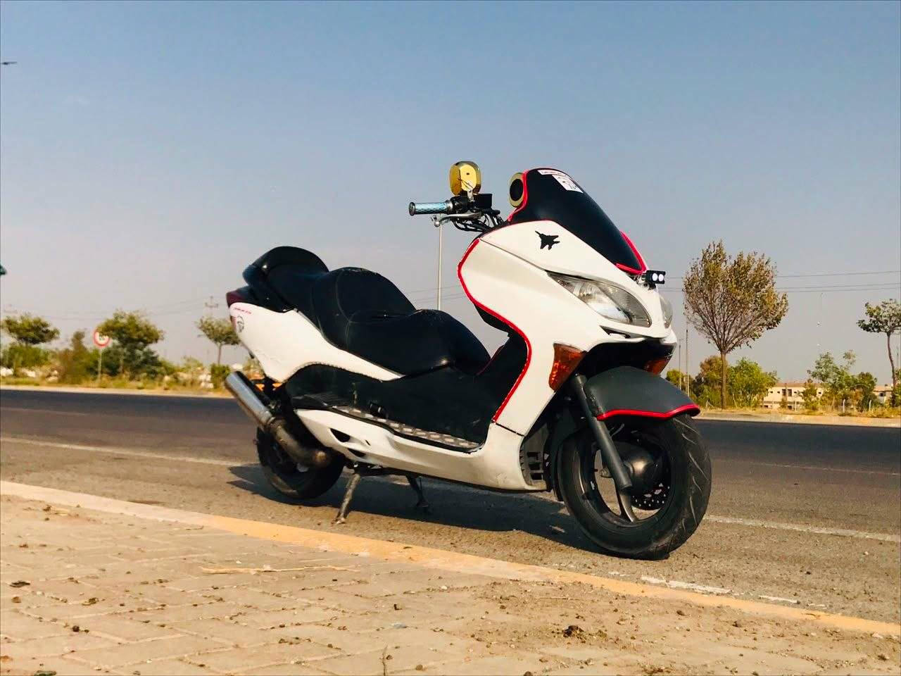 فورزه08كفاله عامه مابيها اي نقص كله شغاله من طارف للطارف وضمان اشاير كلوبات بس الكلوب الامامي نقص فيوز  وبلشرط كل عيب مابيها خرسه لاصرف ولا بخار صوت رعيد تلهب نار فول عليها صالنصه جارجر ادك150كل اسد للبيع فقط سعر850مجال كلش قليل كركوك***********
