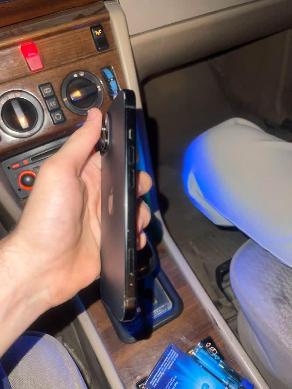 سلام عليكم أيفون 15 عادي غير مفتوح بطارية 83 بلدي

نص مكتوب في الصور:
- 1:22 18 مساحة تخزين iPhone iPhone المستخدم: 124.9 غ.ب. من 128 غ.ب. الصور التطبيقات iOS بيانات النظام إظهار الكل توصيات مراجعة صورك وفيديوهاتك وفِّر لحد 28.42 غ.ب. راجع الصور والفيديوهات التي تشغل أكبر مساحة تخزين في تطبيق الصور وحدد ما إذا كان يمكنك حذفها. ألبوم "المحذوفة مؤخرًا" إفراغ وفِّر لحد 1.12 غ.ب. سيؤدي ذلك إلى حذف جميع الصور ومقاطع الفيديو الموجودة في ألبوم "المحذوفة مؤخرًا" بصورة نهائية. الحجم الصور التطبيقات واتساب
- 1:21 18 حول > الاسم iPhone (2) < إصدار iOS 26.6.2 < اسم الطراز iPhone 15 رقم الطراز MTP03HN/A الرقم التسلسلي LCQ4Y3104Y انتت صلاحية التغطية < الأغاني 0 الفيديوهات 991 الصور 1,608 التطبيقات 18 السعة 128 غ.ب. متوفرة 2.88 غ.ب.
- 18 1:21 حالة البطارية > حالة البطارية عادية تعمل بطارية iPhone هذه على النحو المتوقع. حول البطارية والضمان... الحد الأقصى للقدرة 83% هذا قياس لقدرة البطارية مقارنة بقدرتها عندما كانت جديدة. قد تتسبب القدرة المنخفضة بتقليل ساعات الاستخدام بين عملية الشحن والأخرى. عدد الدورات 894 هذا هو عدد مرات استهلاك iPhone لققدرة البطارية. معرفة المزيد... تاريخ التصنيع يوليو 2024 أول استخدام فبراير 2025