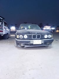 شباب مكلف بنشر bmw 735  رقم بغداد سياره شقاله بس سلف عاطل وتحرك 3 سيار...