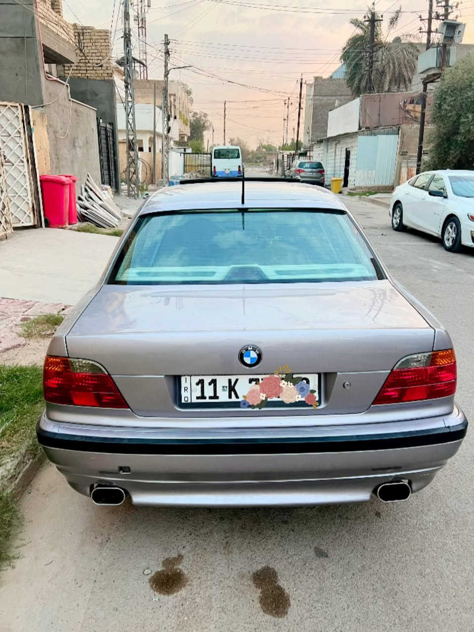 السلام عليكم (خفاش 735iاصل بليتة وسنوية باب قصير  محرك v8/كير تبترونك موديل 97محدثة 2000/لون شمباني التفاصيل مصبوغة جديد تخم تاير جديد ويل باخرة 18اصلي وجديد باتري جديد مكينة وكير بحالة ممتازة غرفة نضيفة وخمس بردات والبردة الخلفية كهرباء وجديدة سلايت جام شاشة أندرويدكامرة وسستم صوت +دمام من شركة هيرتز دبل امبلي فاير +بصمة وترحيب وتشغيل عن بعد لايت زنون ناصي وعالي ويصعد وينزل دناميك مري شفط صندوك شفط عصة كير كوبرة تبريد ثلج السيارة بسمي بغداد رقم انكليزي السعر/90$مكان السيارة بغداد /***********
