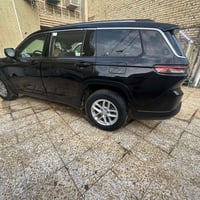 جيب ٢٣ لاريدو سياره ماشيه ٥٠ نضيفه على ايدي اني مستوردها بسنه ٢٤ ما بي...