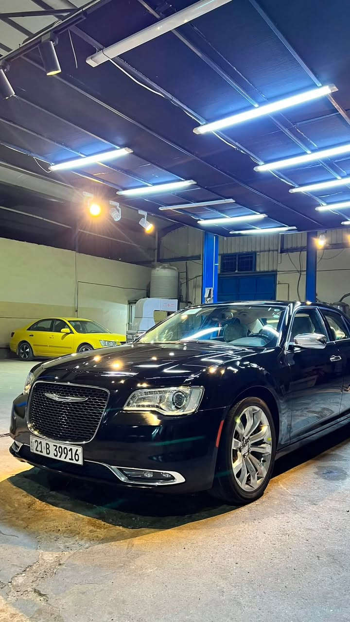 السلام عليكم
2018 Chrysler C300 Limited 
كشنات ذاكرة+تدفئة تبريد
ستيرن تدفئة 
دخول كلين ضرر جامرلغ+باب  بالعراق بدون دواخل بدون ايرباك
ممشى 94mile
السعر ٢١٥$ 
للتواصل 

***********
