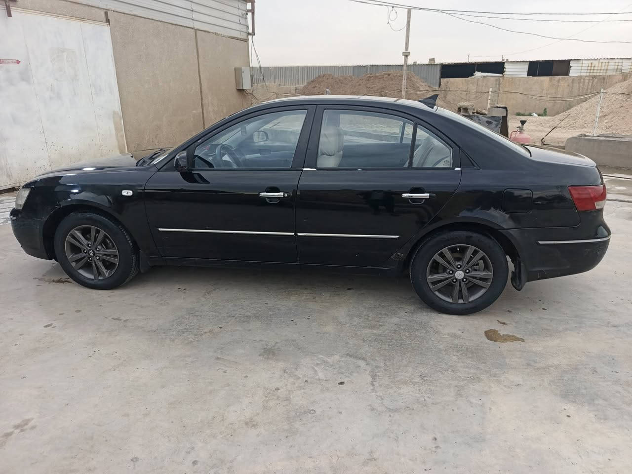 السلام عليكم
سوناتا 2010وارد كوري السيارة رقم اربيل بسمي  تحويل مباشر محرك 2000 بحالة جيدة شاشه كبيره كاميرا ورقم اربيل سنويه نافذه السيارة بيها جاملغ امامي مبدل وبيها تعديل ع البارد من الجوانب السيارة مرشوشه كلير مرتبه وكاعده خير من الله السياره عليها غرامات 450الف تنزل من سعرها
سعرها(80)وبيها مجال للشراي مكان السيارة واسط للتواصل ***********
