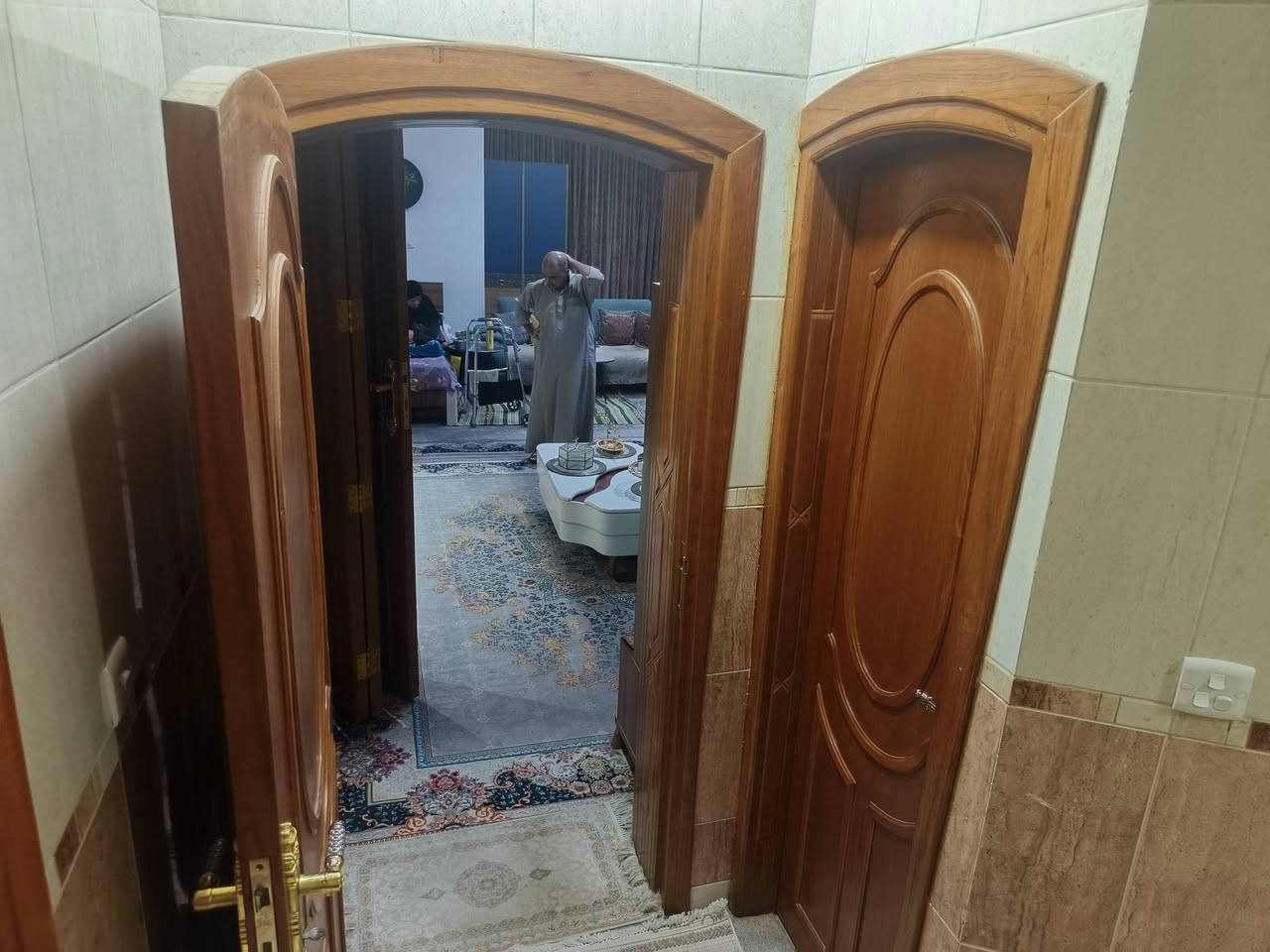 دار بالمهندسين درجه اولى طابقين مسلح اربع غرف نوم وصاله واستقبال ومطبخ حار وبارد 300م السعر 900 مليون الاتصال عل الرقم *********** ابواحمد@
