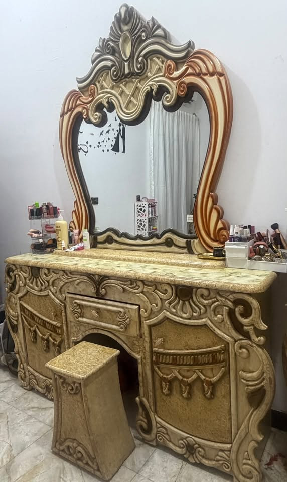 غرفة تسكام ظخمة كلش ظخمة مامبينه ظخامتهه بالصور الشراي يجي ويشوفها بعينه مأخذها مليونين ونص وأريدها 900
***********

