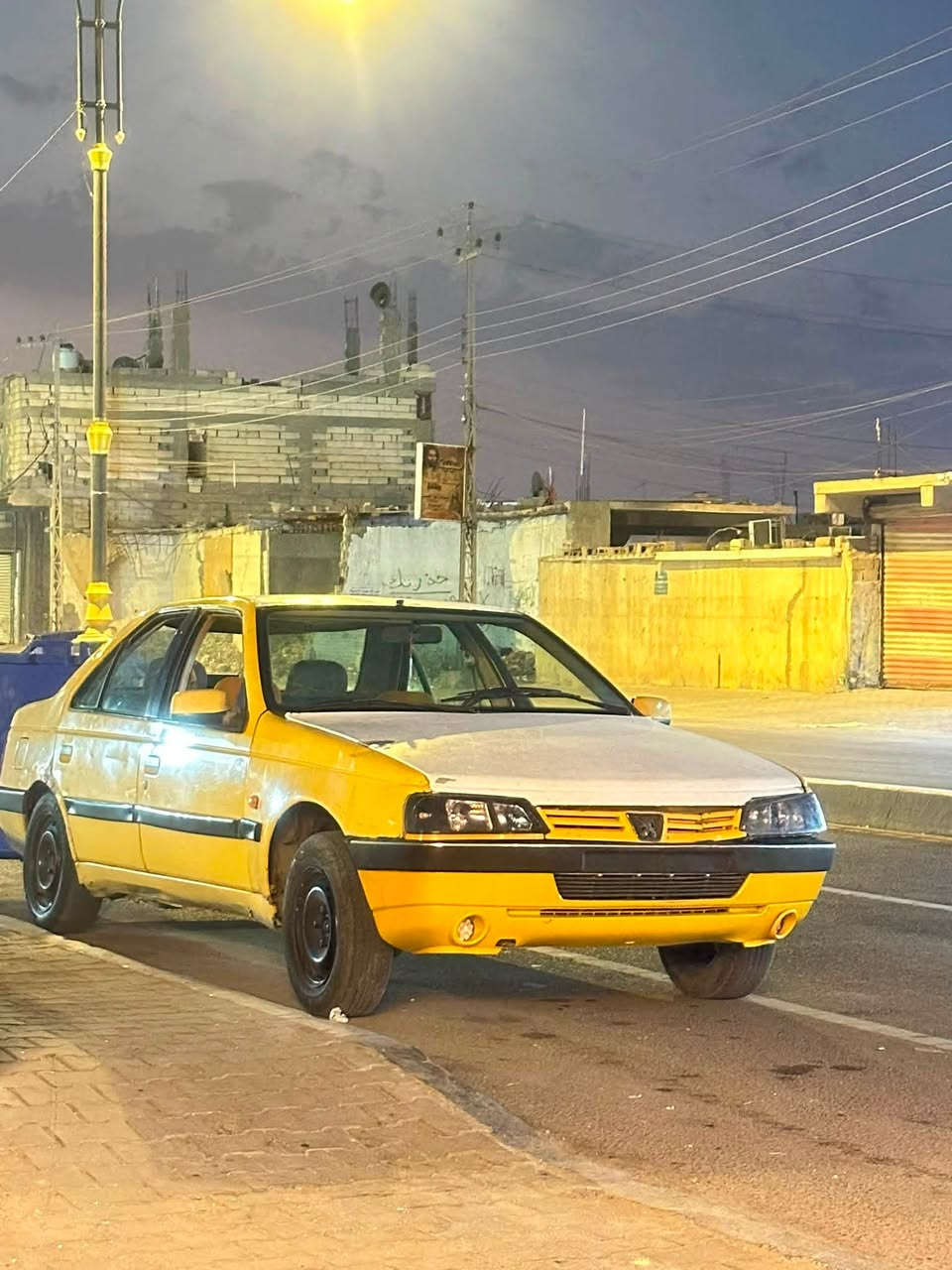 للبيع بيجو 405 راعي موجود ابيع كوم حديد بس أوديك لراعيه ب16 وبيه مجال   ***********
