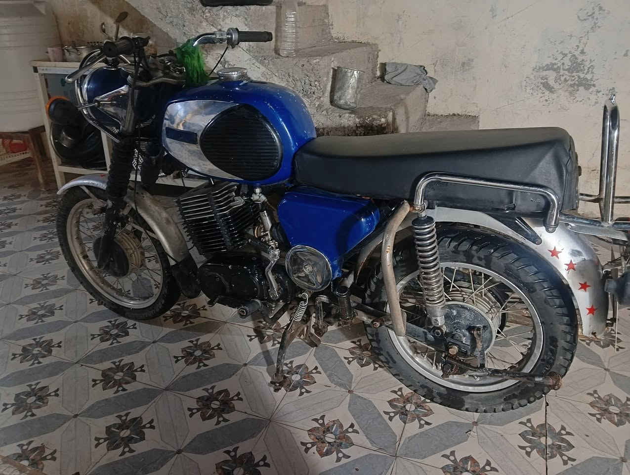 من رخصت مدير الكروب دراجه MZ81لبيع محرك تركي كله شغال السعر 950وبي مجال ***********
