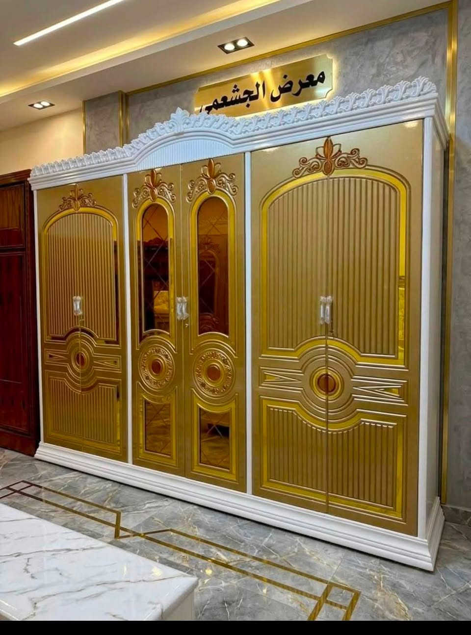 🚨 انطلقت أقوى تخفيضاتنا على موديل الأقواس – فخامة بسعر ولا أروع!

📉 من 2,450,000 دينار عراقي
🔥 إلى 1,950,000 دينار فقط
💥 فرق 500 ألف دينار خلال 6 أيام بس!

✔️ موديل الأقواس – نجارة عراقية 100%
متوفر ضمن وجبة الدرجة الأولى ووجبة الأصباغ (البوية)

✨ تفاصيل الطقم (10 قطع):
• كنتور بطول 330 سم + ملحق 430 سم – ارتفاع 250 سم
• تصنيع داخلي: صاج طبيعي 4 ملم
• وجه الكنتور: MDF سماكة 12 ملم
• الضهر: چرچوبة شد برغي
• القاعدة الأرضية: بلوك صاج
• أبواب نرمادة شريطية
• التقطيع الداخلي: حسب رغبتك
• سكك سلايت – تقطيع بلوك بورد
• الشازون: خزان + طابورية إضافية
• سرير 6 أرجل من بلوك بلاويد
• لون الدوشمة حسب اختيارك
• تصميم فريد بمسكات مختلفة عن باقي الموديلات

🚛 توصيل وتركيب لكافة محافظات العراق بكروه
🛠 صيانة مجانية لمدة سنة كاملة

📍 العنوان: الرمادي التأميم قادسية الاولى
📞 للحجز والاستفسار: ***********

🔹 معرض الجشعمي للأثاث – ثقة محلية بجودة عالية

⏳ الكمية محدودة والعرض ينتهي خلال 6 أيام فقط!
👇 لا تفوّت الفرصة وخلي غرفتك تحچي ذوقك!
