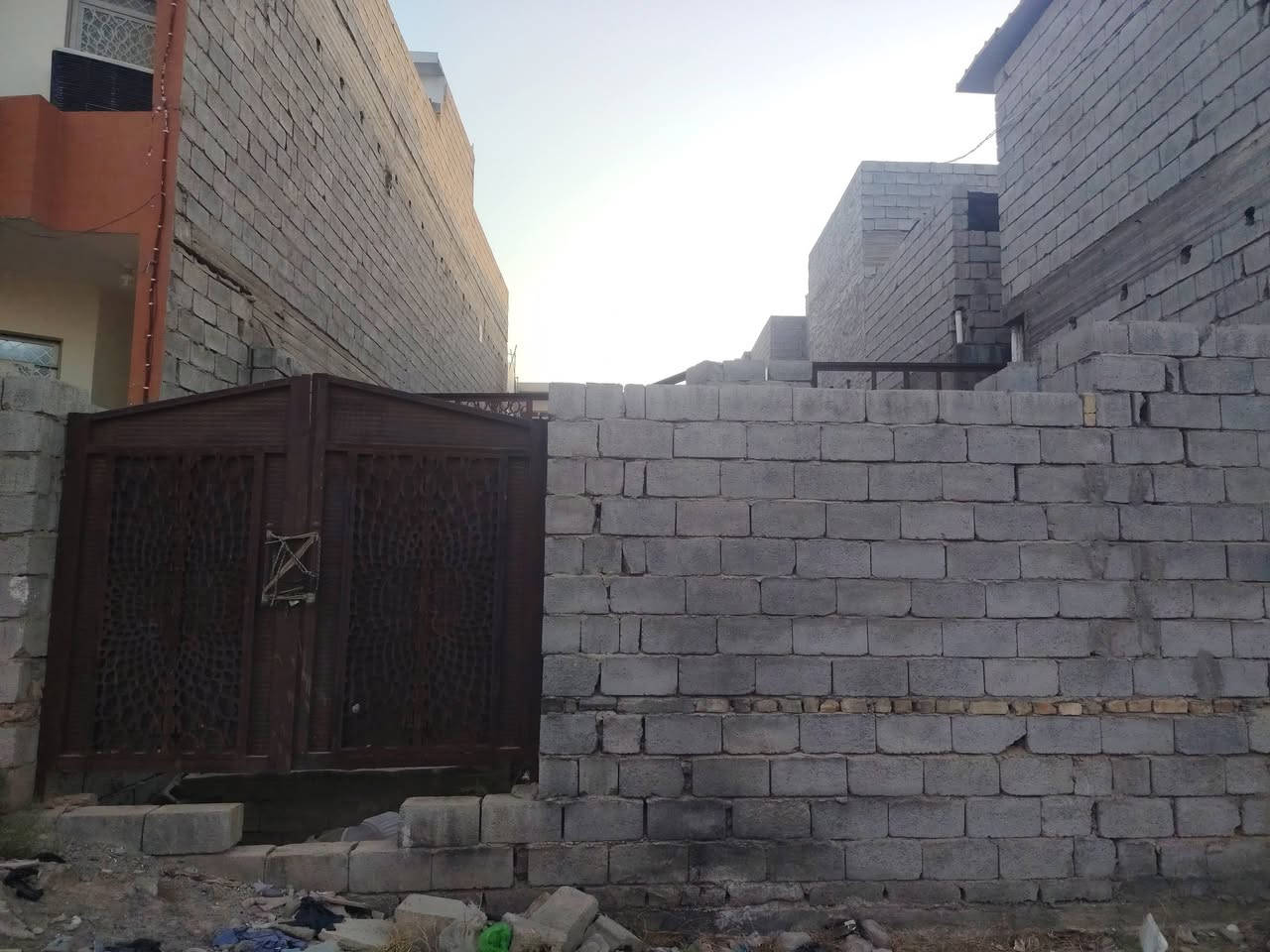 هيكل للبيع ملك صرف مساحه 150 متر واجهه 7 ونص نزال 20 منطقه كامله الارهاب تحرير مي كهرباء مجاري انترنيت محلات مدرسه صيني مقابيل منطقه السعر ب85 مليون بيه مجال للشراي استفسار خاص اتصال عل رقم ***********
