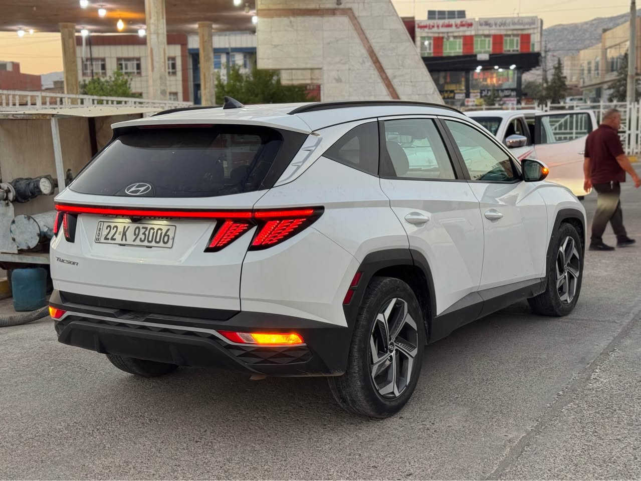 Hyundai Tucson SEL 2022 ✔️
هيونداي توكسون اس اي ال ٢٠٢٢

لون ابيض و فول مواصفات ⭐️

نص بابين صبغ بدون دواخل بدون ارباك 👌
٣٨ الف ميل ماشية "ماشية قليل"
مكان خمس اصابع و مكان شبر pdr
رقم شاصي بالصور

فول مواصفات SEL ⚡️
بصمة و شغال و سلايت و كيج التروني و رادار ٣٦٠ درجة و حساس ٣٦٠ درجة و بريك بصمة و ويل كروم و شاشة و كاميرة و بريك بصمة و كشنات هيتر و كهربائي...

كير محرك كهربائيات تبريد شرط 💯
رادار و حجر و راديتر و كل شي شركة 💯

سعر 🔥 172 ورقة و مجال بسيط
مكان عقرة "ئاکرێ"
واتس اب و كورك ***********
0️⃣7️⃣5️⃣0️⃣7️⃣7️⃣3️⃣9️⃣4️⃣7️⃣1️⃣ أربيل, العراق

نص مكتوب في الصور:
- 2:22 WhatsApp 81 2022 HYUNDAI TUCSON, SEL 5NMJF3AE3NH061154 1-61563323 Copart Location: New Orleans (LA) Shipping from: Houston (TX) Seller: Insurance Company Sale Document: Cert of title-salvage (LA) Sales History 1 Similar archival offers You are watching archived offer. Auction ended on Wednesday, September 20, 2023. Wednesday, September 20, 2023 10 Photos bid.cars