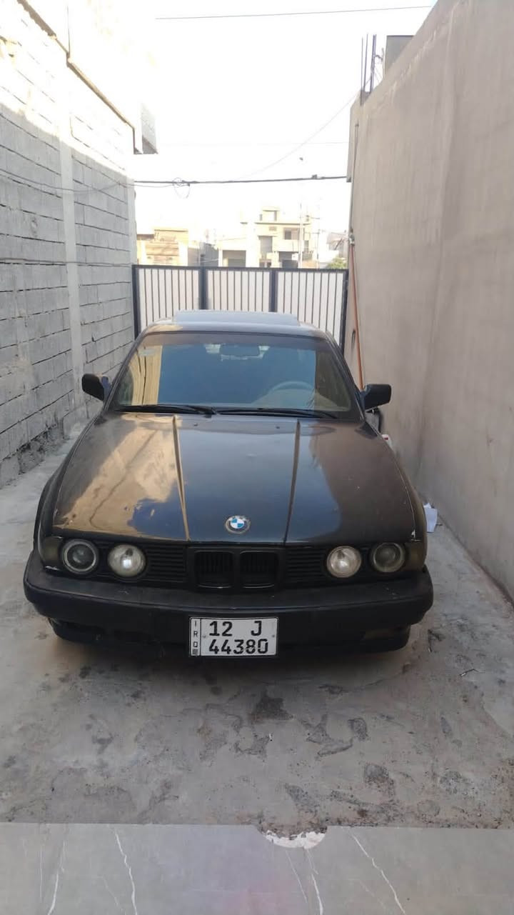 سلام عليكم بي ام  1993 525 كير عادي رقم موصل مشروع وطني سنويه جديده 2030 دفتر بانزين موجود كير محرك اكسل كامل شرط دواخله نظيفه تبريد شغال سياره فول فول سلايت تاخم تايرات و وياله جديده سياره قماره مكصوصه و يحتاج صبغ ابيع عل هذه حال و سعره مناسب حيل 38 وبي مجال حك جيه *********** ما اراوس بس ابيع مكاني كركوك

