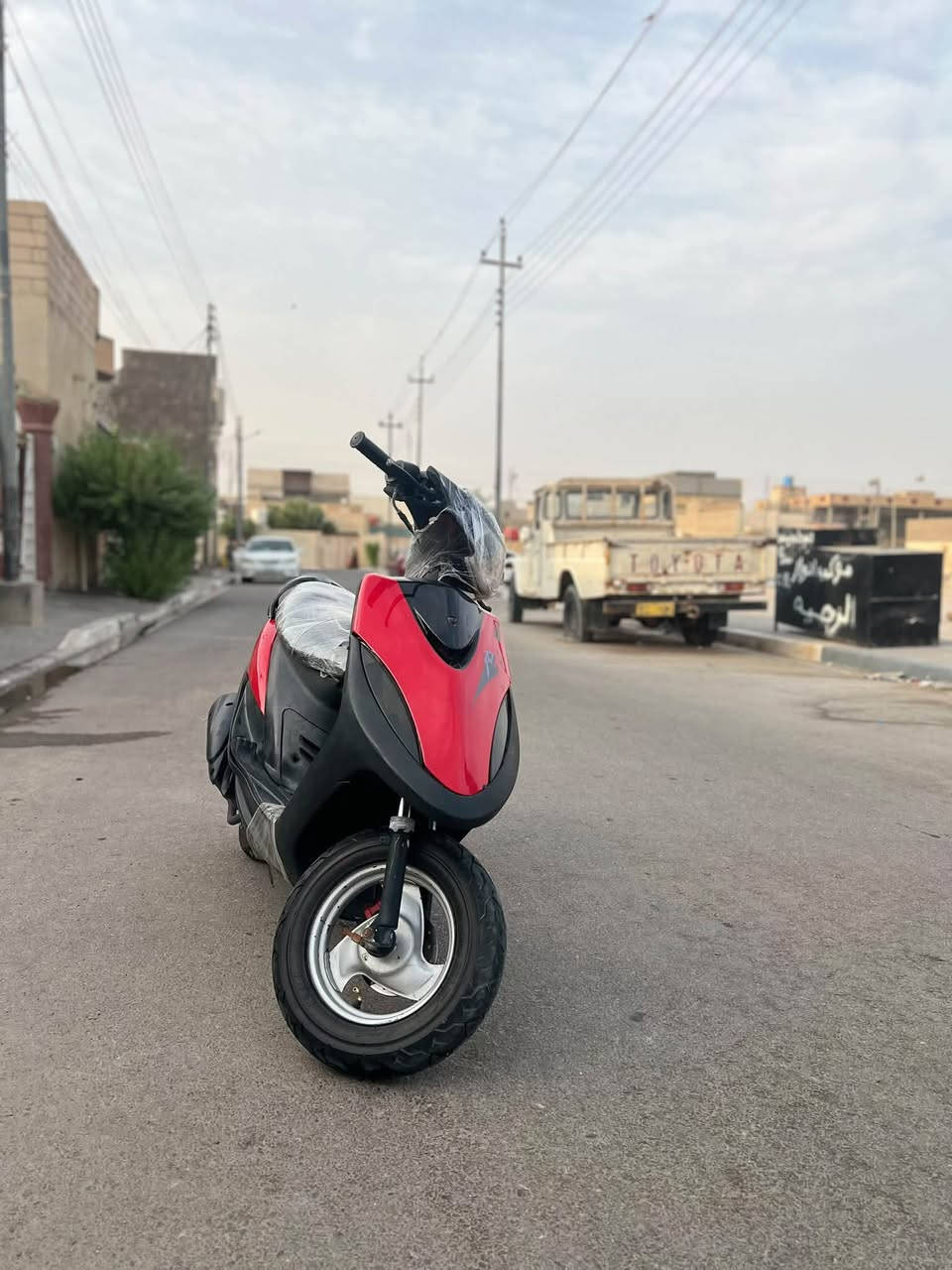 سلام عليكم ماكس عدله مزوده  بوشه ٥٥. دراجه ما مفتوحه. دراجه حلوا وشلعته تخبل.  ب٥٥٠. وبيه مجال.  كهربائياته شغاله كلشي شغال بيه. الطيبين.   عنواني بصره زبير ومستعجل ع بيعته. رقم ***********
