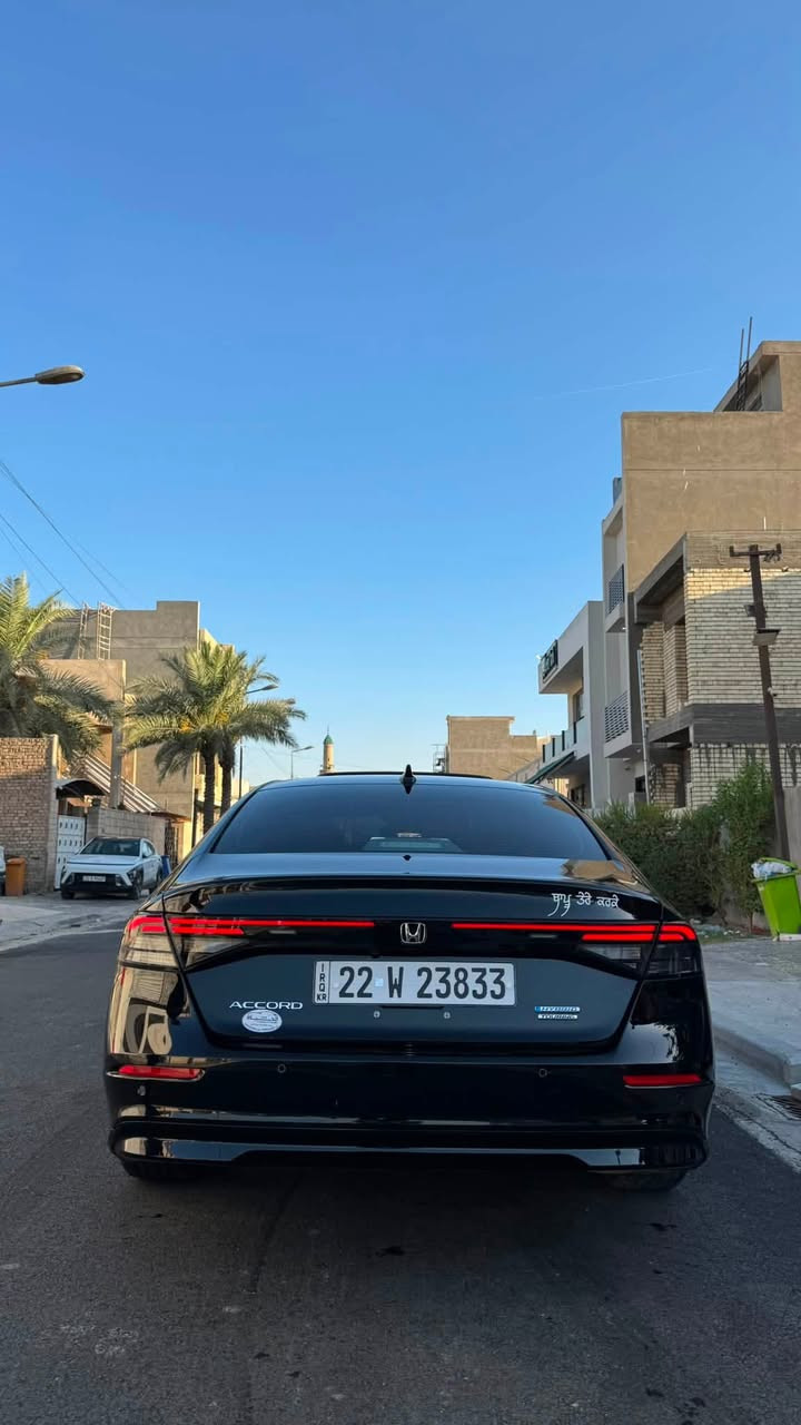 هوندا أكورد 2025 هايبرد (Touring)
عليها نانو سيراميك 
سيارة نظيفة جداً بحالة الوكالة استخدام خفيف
الحادث: بدون صبغ فقط بارد شويه بل جاملغ والبنيد 
السعر 22،500 $ وبيه مجال 
المواصفات: 
محرك هايبرد اقتصادي (بنزين + كهرباء)
شاشة كبيرة + نظام ملاحة
Apple CarPlay + Android Auto
بصمة تشغيل + دخول ذكي
نظام صوت Bose
مقاعد جلد (تبريد + تدفئة)
كاميرات وحساسات
مثبت سرعة + أنظمة أمان كاملة
التفاصيل: الموديل: 2025
اللون:اسود 
الممشى: 27،000ميل فقط
الموقع: بغداد نفق الشرطه  او العامريه📍

***********
