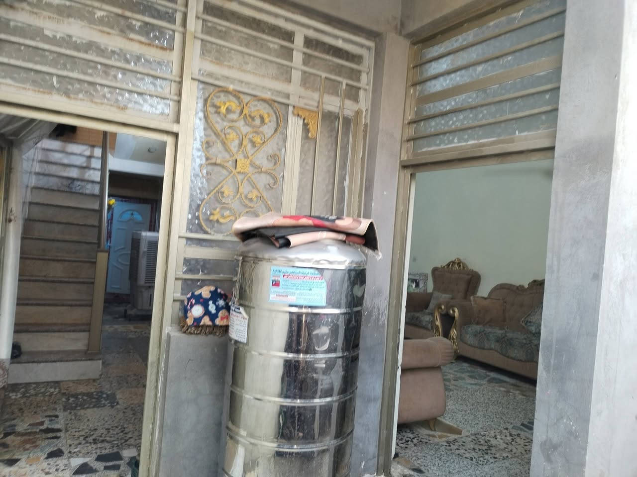 السلام عليكم ورحمة الله وبركاته
بيت للبيع تجاوز ملاسق للطابو حي الرئاسة شارع 20 فرع صيدلية الرئاسة قبل الملاعب مال دوحي المساحه 90 متر الواجهة 7 اله ربع النزال 13 قاطين شغل نضيف عوزه فقط شتايكر للسطح السعر 65 للاستفسار التواصل على الرقم ***********
