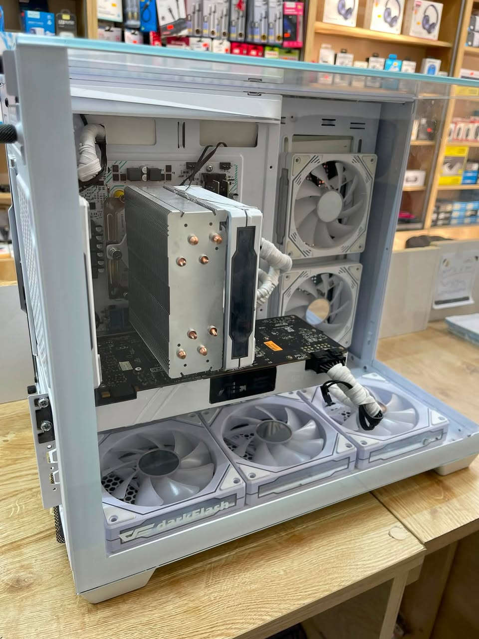 R5 3600
Ram : 16g 2400
Hard : ssd 128 
Hard :hdd 500
M.b b550
Gpu : 1080Ti 11G

***********
