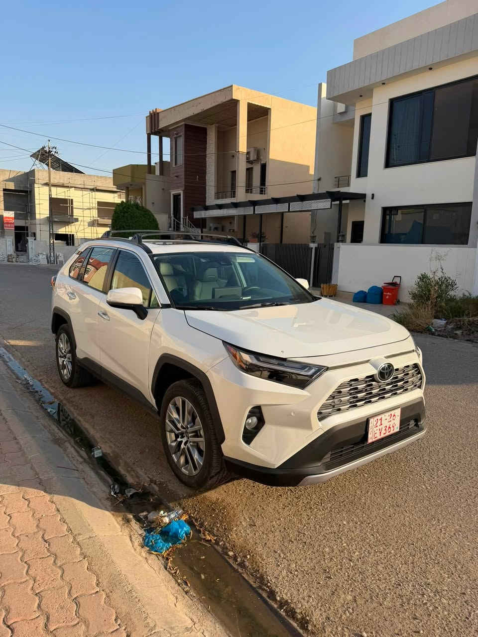 Rav 4 limited 2024 للبيع
سعر ٢٤٦
بانزين 
فول مواصفات و دعام خفيف
ماشي ٣٥ كم
تترقم ارقام شمالية

* المحرك: 2.5 لتر Dynamic Force، 4 سلندر
* القوة: 203 حصان
* العزم: 249 نيوتن متر
* القير: أوتوماتيك 8 سرعات
* الدفع: AWD-i / AWD حسب التجهيز الأمريكي
* الجنوط: 19 إنش
* المقاعد: 5 ركاب
* الشاشة: 10.5 إنش
* العدادات الرقمية: 7 إنش
* الصوت: نظام JBL متوفر ضمن تجهيزات الفئة
* فتحة سقف: متوفرة
* الباب الخلفي: كهربائي
* المقاعد الأمامية: كهربائية ومدفأة + تبريد
* المقود: مدفأ
* التشغيل: تشغيل بصمة/زر مع Smart Key
* الأمان: Toyota Safety Sense 2.5+، مثبت سرعة متكيف، رادار، تحذير النقطة العمياء، تنبيه حركة المرور الخلفية، وفرملة تلقائية.

للتواصل دزل رسالة على الواتس اب ***********
مكاني كركوك

