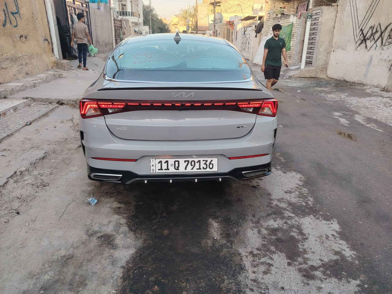 السلام عليكم للبيع وارد امريكي k5 رقم بغداد حره بسمي تحويل  مديل 24 ألون سمنتي محرك 1600 تيربو فول عده الفتحه جيتي لاين حادث كما هو موضح في الصور فقط دعاميه الاماميه   ماشيه 39 الف ميل سعر 172 وبيه مجال العنوان بغداد حي النصر رقم ***********
