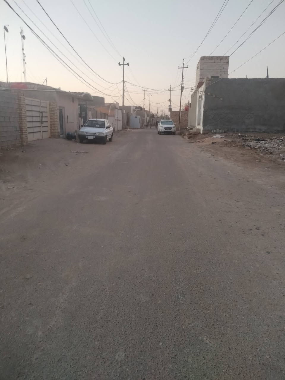 البيت للبيع طابو زراعي سند 25/المساحة 400/متر/العنوان /قرب معمل /كاشي سيد ابراهيم ابو عميمه، طريق سنيه ديوانيه، /البيت يحتوي ع /اربع غرف +استقبال 10/متر /+گراج 100/ /،يبعد عن الشارع العام 300متر نزله تبليط الحد الباب...  السعر ع خاص او الاتصال ع ***********
