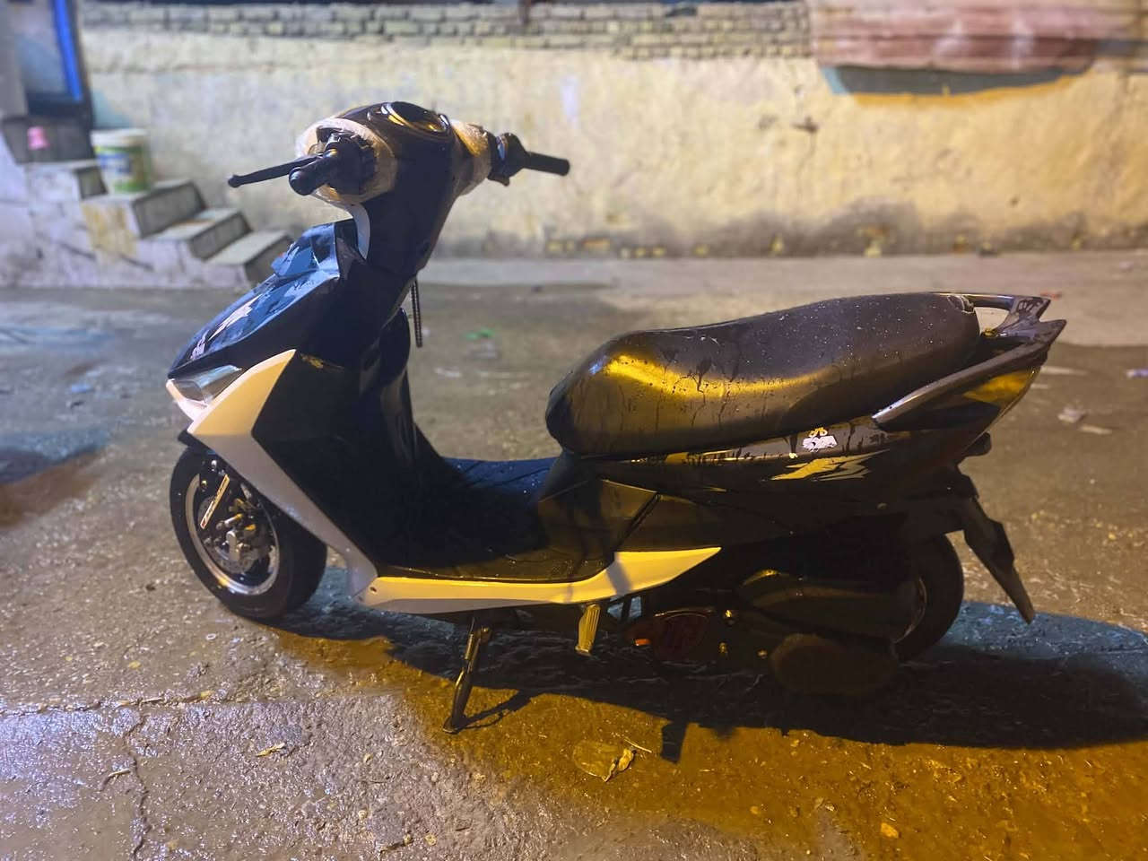 سلام عليكم دراجه لبيع  مكفول كلشي شغاله نكره سلف ما مفتوحه سعر 350وبيه مجال بصيط مستعجل عله بعيته رقم ***********
