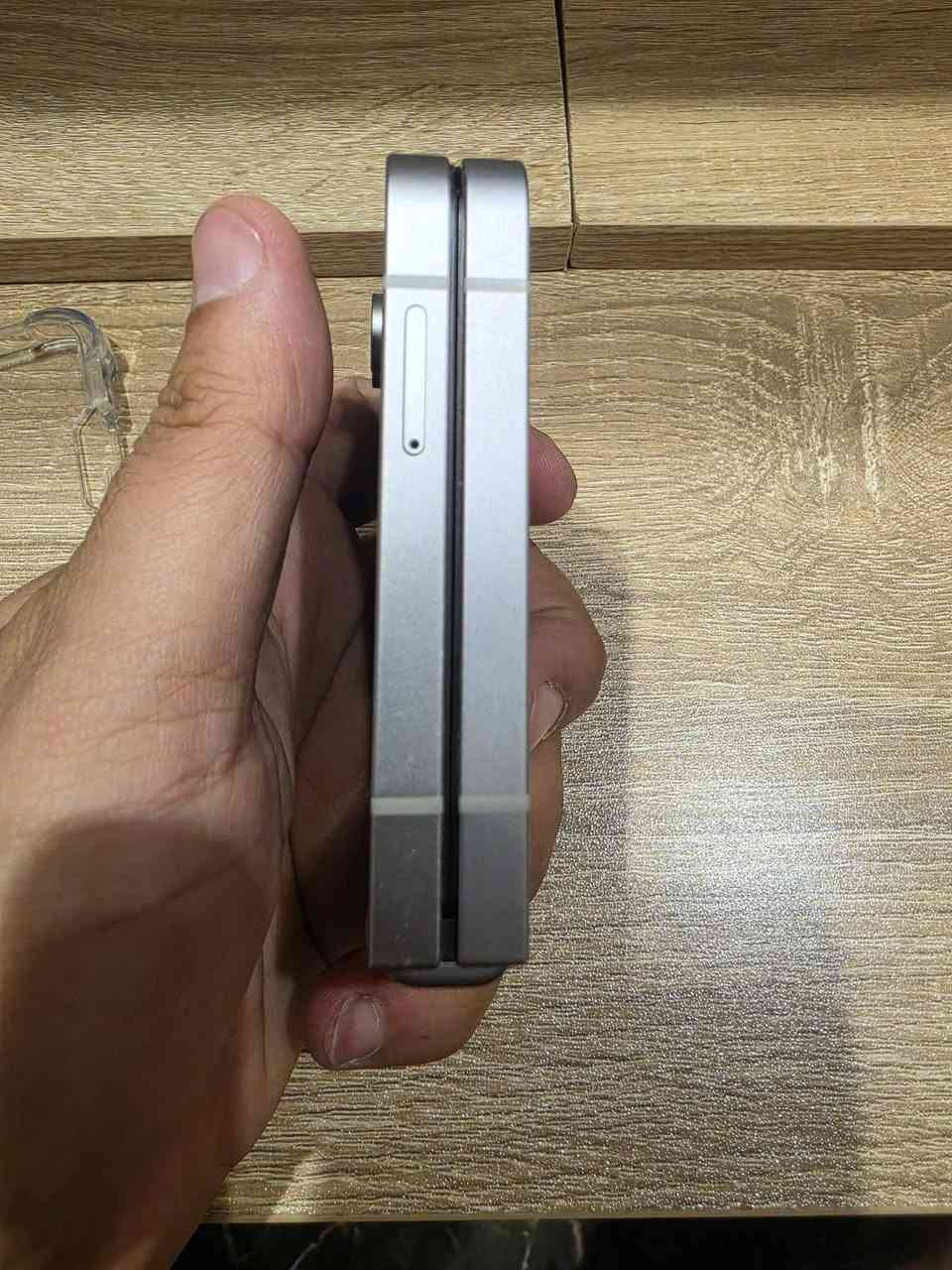 Samsung Flip 6 512GB
سامسونك فلب ٦ ذاكره 512 GB نظافة الجهاز ١٠٠% بي نقطه وخط خفيف بالشاشه الداخليه بالصفحه بالنص موضحات بالصور والفديو ممأثره على كلشي شغال كله ١٠٠% تسوي دارك مود بعد متبين الجهاز عربي كامل سيم كارت شغال فيس ايدي وبصمه هم شغالات الجهاز بدون مشاكل ويا كفر شفاف 
الذاكره نص تيرا 

السعر ٣٥٠ الف 
مكاني بغداد الاعظميه 
***********
***********

