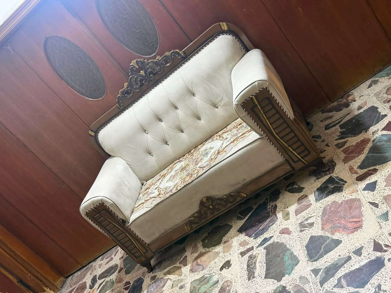 تخـم قنفات وبعد ويا سكملي  ونضيف كلش
بي ضرر كلش بسيط 

ويا بردات 
والميز الي يريد يراسلني ع هذه الرقم

‭***********‬
