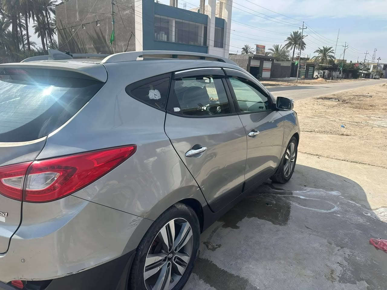 توكسان موديل ٢٠١٥ محرك GDl 2400 رقم بابل إنكليزي باسمي فول مواصفات 
بانوراما 
بصمة 
2 قطع تبريد
4 انظمة قيادة 
شاشة بلادية
منظومة تبريد جديدة فول 
لايت عدسة
لايت اوتو
كشنات جلد بلادي 
تدفئة كشنات
كشن السائق كهرباء 
اشاير بالمري 
تحكم ستيرن 
حادثها بنيد تجي تجيك وتفحص بيدك فحص كامل 
ملاحظة /// الارضية مغلفه جلد 
مكان السيارة بابل / الحمزة الغربي
 
***********
