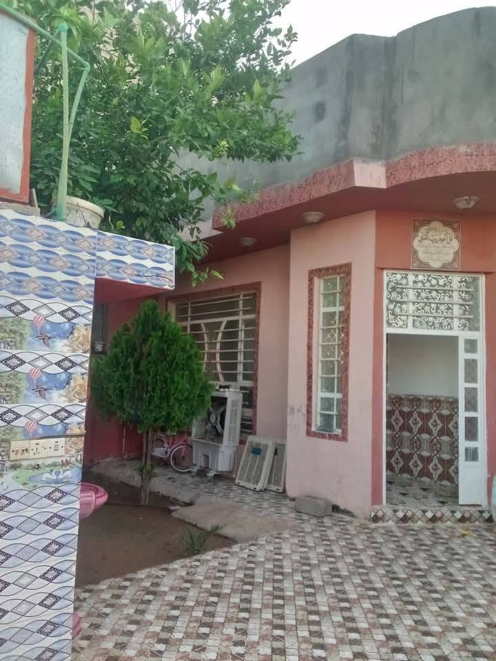 دار للبيع 
مساحة 200متر طابو صرف بناء جديد 
علا شارع 30 الرئيسي
غرفتين وصالة وصحيات داخلية وخارجية واستقبال ومطبخ
كاطون الرازي خلف المشروع قرب الصيدلية 
السعر بلخاص ***********
***********

