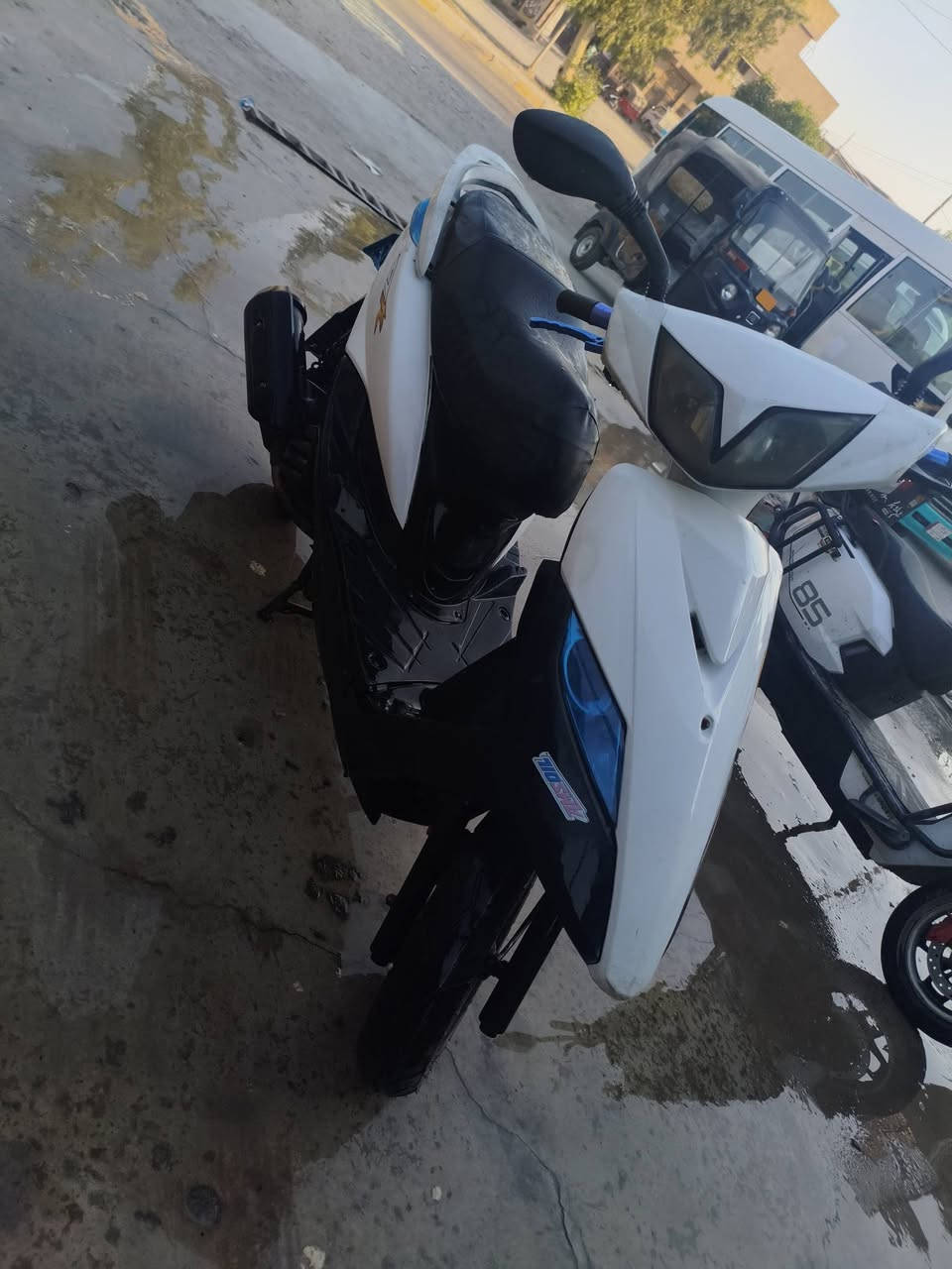 ادراجه ثعلب للبيع دراجه نضيفه شلعه ومعدل كلاجات رياضي خلفي مامي تزويد يدات سكليتر يدات بريك دبلات تزويد هم اكو وياها قطرت دهن قاعدت لوحه قبق رقم شاصي الراجه نضيفه كلشي مابيه محرك وكهربائيات العنوان الحريه الثالثه للتواصل *********** اوراقها هم موجوده
