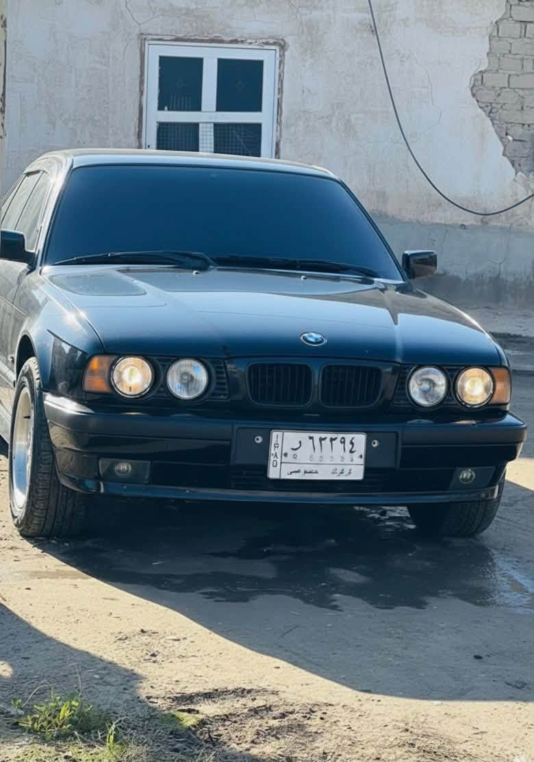 موديل 1994
داخل صاج اسود 
تايرات جدد
صدر جديد 
سستم صوت كامل 
تدفئه شغاله 
تبريد بي شويه نقص
وارد ياباني 
لايتات منضومه زنون 
كهربائيات كلها شغاله بشرط 
كير مكينه بشرط سنويه لل 2029
كوبون بانزين بيها رقمها كركوك
***********
السعره ٥٥ بي مجال بسيط
