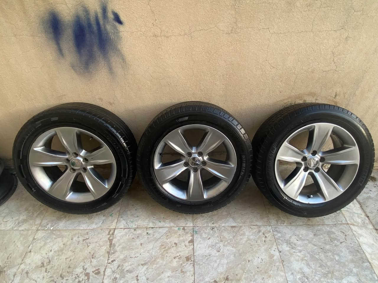 سلام عليكم تختم وياله حجم 18 تايرات مشلن  حساسات بلاديه للبيع  سعر 700 الف
*********** 
توصيل جميع محافظات العراق
