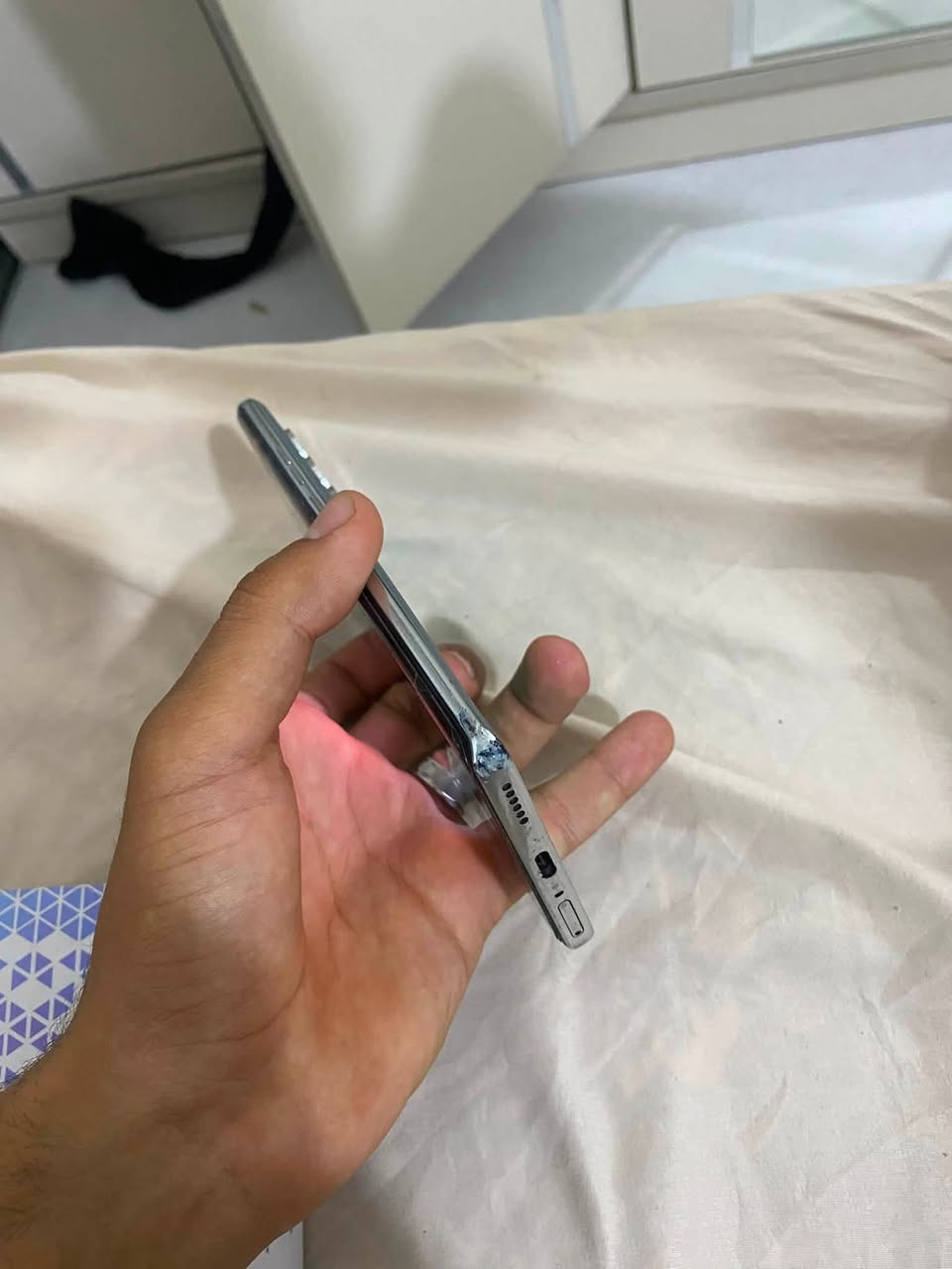 سلام عليكم تكنو كامون 40 برو جهاز ما مفتوح بس بي طختين بل شاصي شرط ما مفتوح رام8+8 بطاريه 5200 شاحنه ويا 45 واط اصليه مالو  جهاز مابي شي سعر 300 وبي مجال لطيبين رقم متواجد ***********
