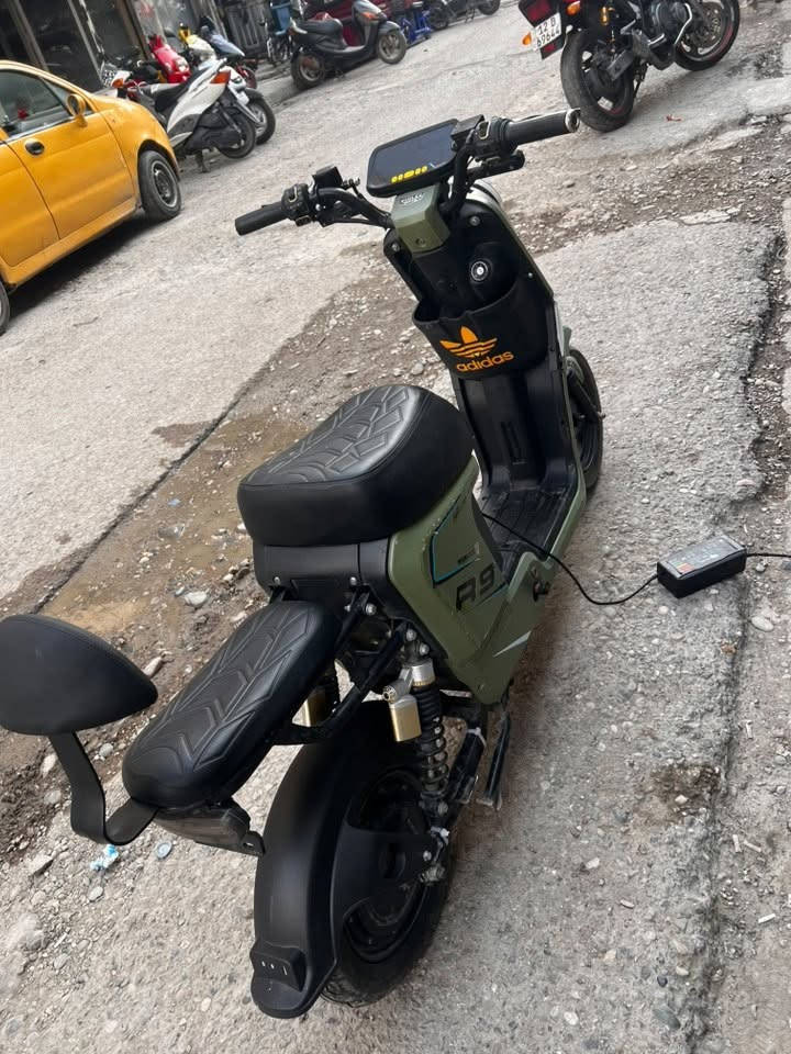 سلام عليكم سعر ٣١٥ 

لبيع. R9
5بطاريات شرط الفحص 
كلو شغال 
ملف ٢٠٠٠
٤ نمر 
ماطو كلو شغال كامل 
رقمي ***********
مكاني موصل مزارع زيونه يم المرور 
سعر ٣١٥ 
ملاحضه بي قليل شخوط بس ملف عقل بطاريات شرط الفحص 
وكلشي وسعرها
