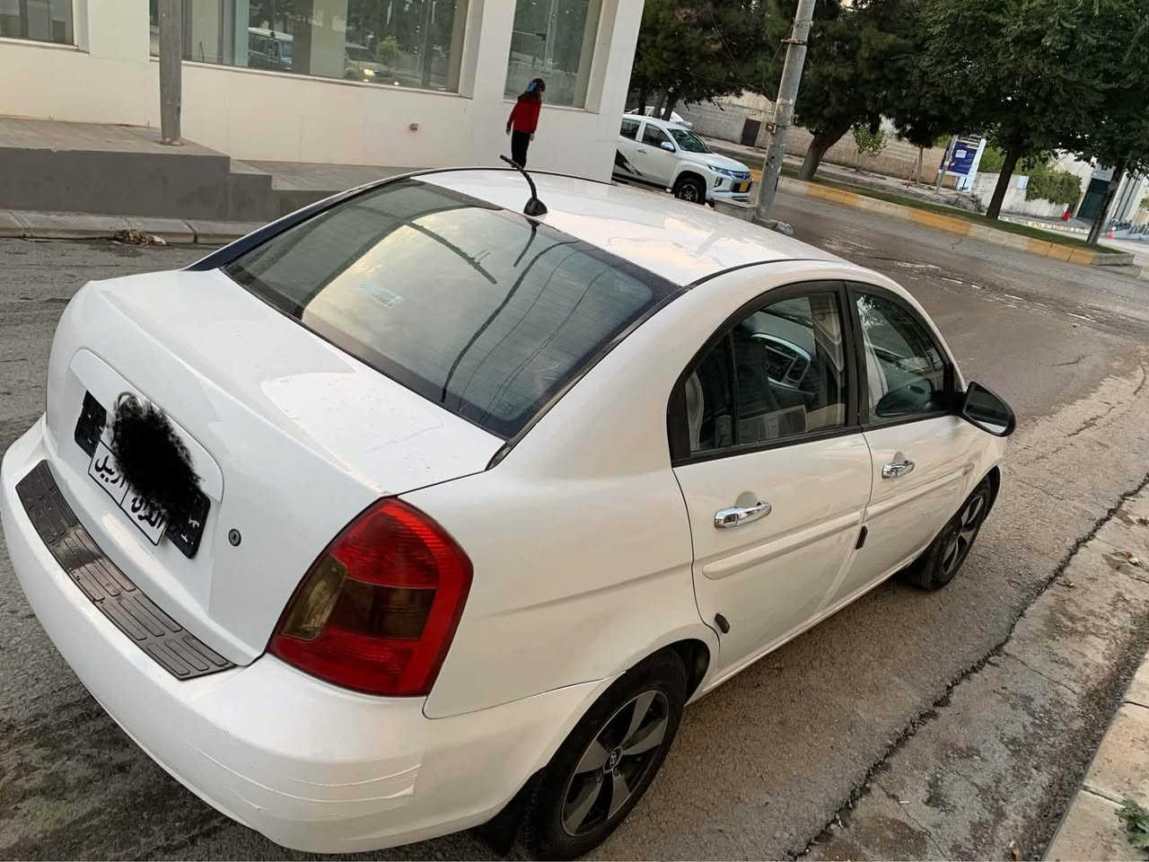 اكسنت ٢٠٠٧ • قير عادي • ابيض