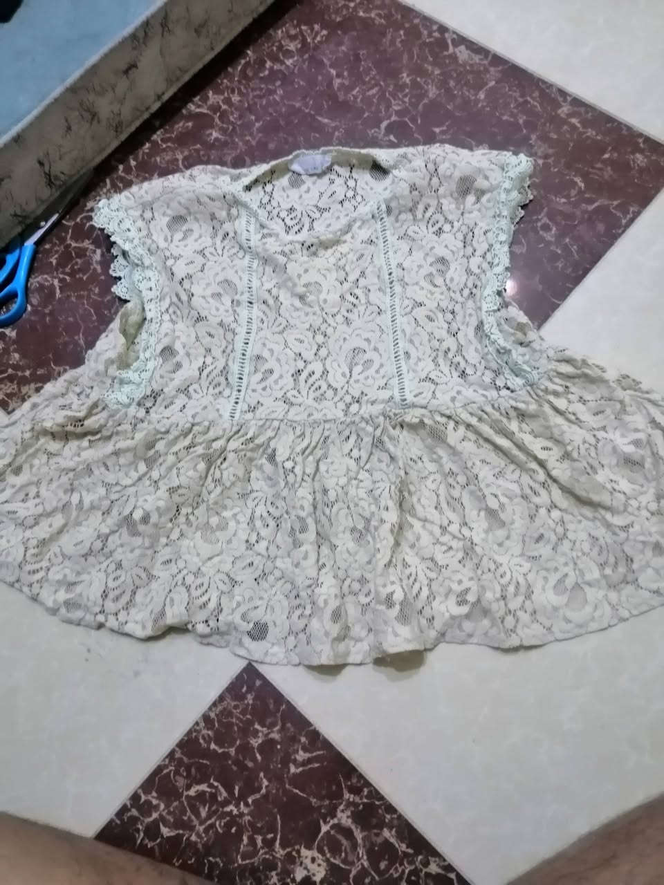ملابس اطفال فقط
شي ان مامستخدم 
مرتبات حيل مخلوط ولادي وبناتي وبي شتائي هم بجايم وهوديات
 (((فحص امام المندوب اذا ماعجبوك او يختلف بالعدد او مو نفس التصوير ارفضهم)))
 واكو اكثر من قطعة بجيس واحد محسوبة قطعة وحدة العدد اكثر من 150 قطعة ب115 مع التوصيل تطلع عليك القطعة ب600 دينار بيع بالف بيها خير من الله باقي التفاصيل خاص او واتساب ***********
