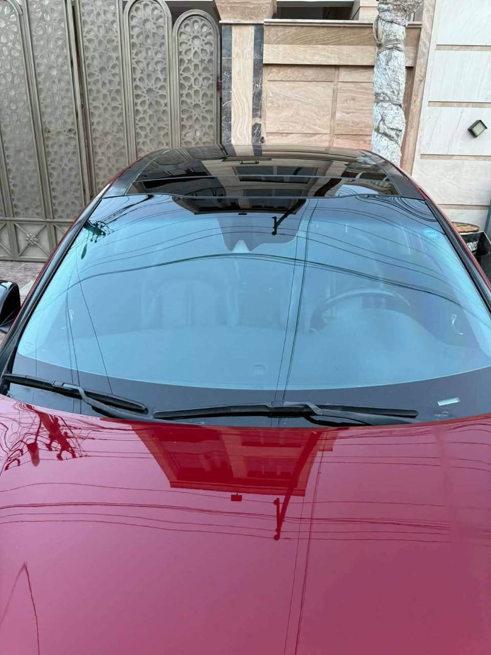 السـلام علـيكم
للـبيع كـيا أوبـتما موديل 2020 وارد أمريكي - جورجـيا 🇺🇸 
فـئة Special Edition (SE) 

🚘 المواصفات:
✅️ فئة Special Edition (SE)
✅ ثلاث أنظمة قـيادة (طبيعي،إقتصادي،رياضي)
✅ تشغيل بصمة (Push Start)
✅ دخول ذكي (Smart Key)
✅ سقف بانوراما كامل
✅ مقاعد جلد بلاد
✅ تدفـئة في المقاعـد + تدفـئة سـتيرن
✅ مقعد السائق كهربائي
✅ شاشة لمس كبيرة( Apple CarPlay & Android Auto)
✅ نظام المـلاحة (Navigation)
✅ كاميرا خلفية + حسـاس
✅ مثبت سرعة
✅ تحكمات سـتيرن
✅ تبريد أوتوماتيك
✅ إشارات بالمري LED
✅ ويل كب كروم (18 إنج)
 USB / AUX / Bluetooth ✅
✅ نظام ثبات إلكتروني ESC
✅ حساسات ضغط الإطارات TPMS
✅ وسـائد هوائية متعددة
✅ تاير سـپير غـير مسـتخدم
حادث السـيارة مثل ماموضح بالصورة اصـبعين بالبنيد وشويه من الچاملغ الأمامي الأيسر
وقبل كم يوم انضربت بالچاملغ الخلفي الأيسر وموجود تصوير الضربة قبل التصـليح

السـيارة رقـم سـليمانية موجـودة في بغــداد / حي أور
السـعر 16.000 $
للإستفسار الإتصـال ( ***********)
