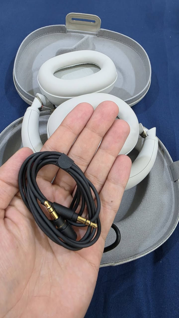 سماعه xm6 جديده ماخذهه قبل سبوعين ب ٥٠٠ الف سعر البيع ٤٠٠ الف و والله جديده وكامل غراض
لان احتاجيت اريد ابيعهه ووياهه فاتوره بيهه كل تفاصيل 
*********** 
واتس مسجات فقط اخوتي 
مكاني بغداد الحريه لا يتوفر توصيل
