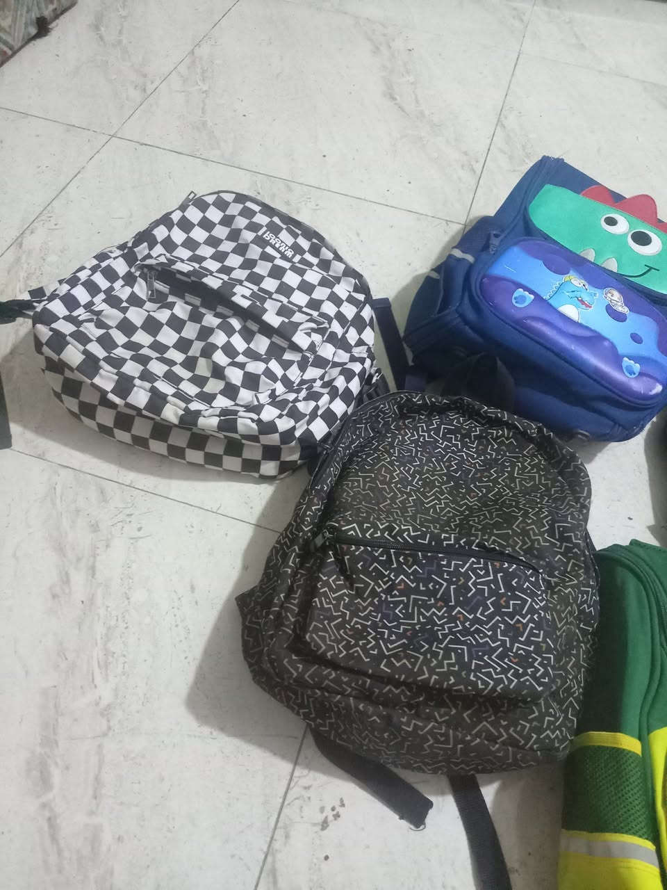 خمس جنط مدرسيه ماركه اصليه كلش نظيفات كلهن ب١٠ قفل حله *********** واتساب
