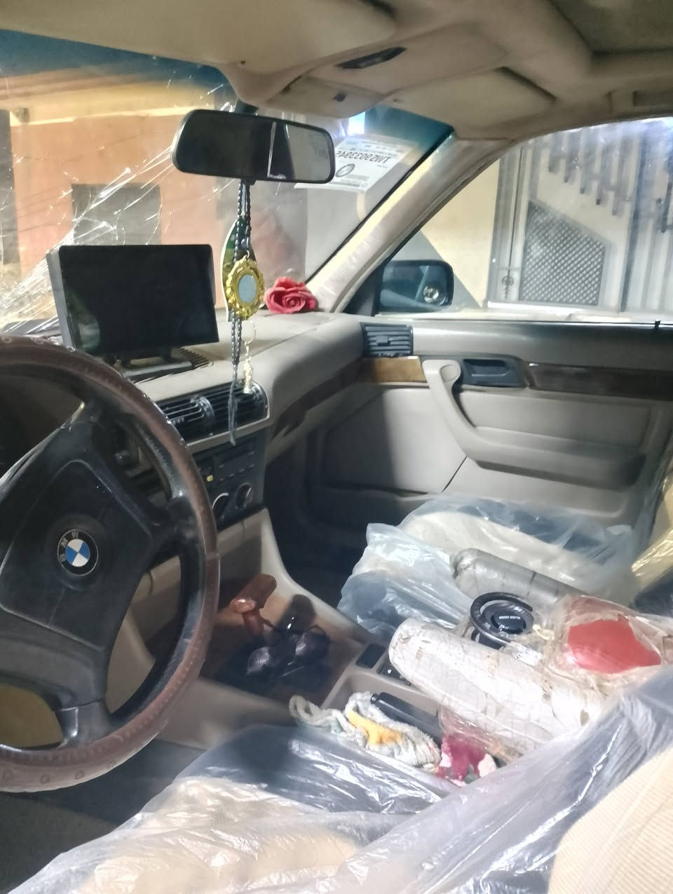 السلام عليكم بي ام للبيع مكان السياره موصل  ايسر لتواصل على هاذا الرقم وتساب اتصال قابل للمراوس فكتره ام استره بشرط نضيف ‏‪***********‬‏
