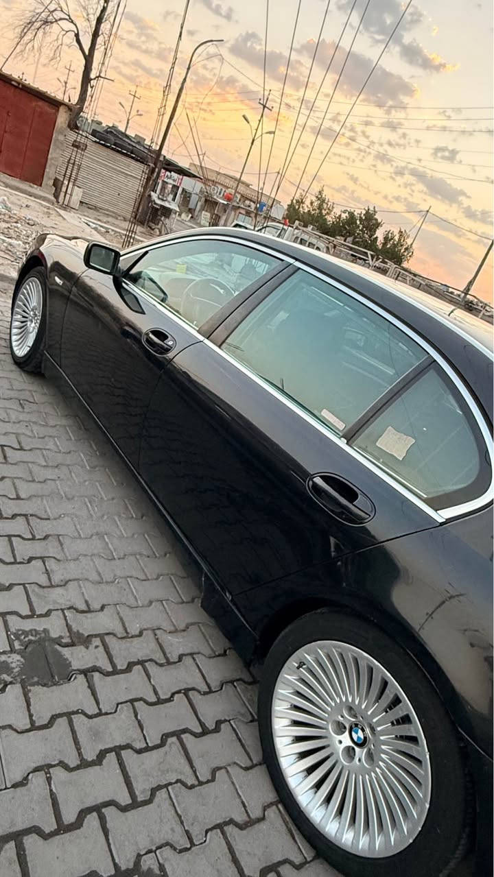 سلام عليكم BMW باخره 745li 2002 كفاله عامه بيهة بس جاملغ امامي صبغ بدون ضربه سياره جاهزه من كلشي حداديه مبدل قبل شهر دواخل نضيفه موضح بالصور محرك قبل يومين مبدله هوه وتفرعاته وشكو نقص بالسياره بدلته بدربي بيهة فتحه سقف كهربائيات كلهة شغاله كل البيبان شفط بردات شغاله خزن ميموري كل الكشنات تدفئه تبريد كل الكشنات بيهة لايت زنون كلش قوي الويل ما يحتاج اسولف بي مبين بالصور واكو مواصفات ماسولف بيهة ليعرف الباخره يعرف ع شنو اسولف تلفون شغال رقم انكليزي تحويل ثاني يوم 
السعر 125$ وبي مجال كلش قليل بيع مستعجل 
للاستفسار *********** الزبير, البصرة
